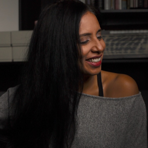 Meet your Posher, Roxana - Picture 1 of 2